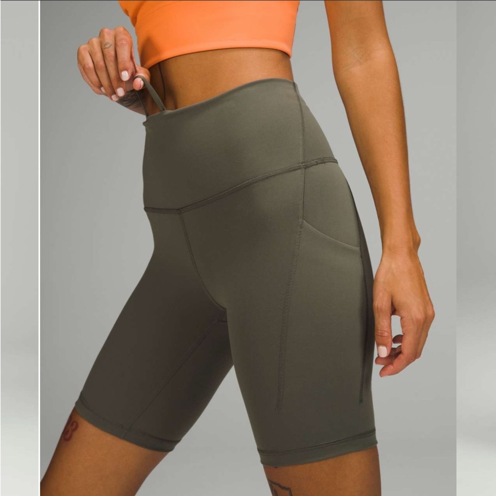 Lululemon Wunder Train High-Rise Short with Pockets 8"
In Carob Brown